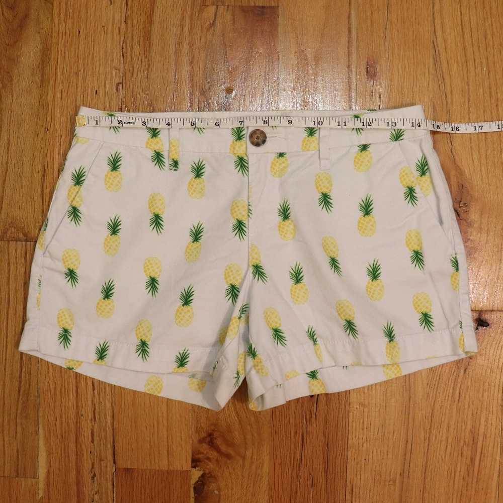 OLD NAVY WHITE SHORTS WITH CUTE PINEAPPLE PRINT